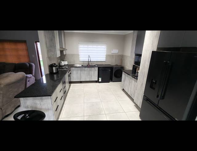 3 BEDROOM APARTMENT FOR SALE IN WATERKLOOF EAST